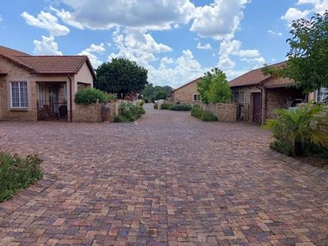 Townhouse for sale in Oranjeville, Free State