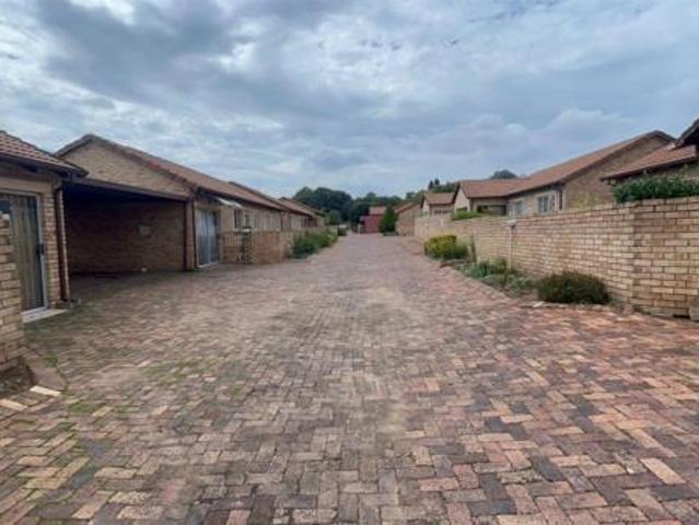 Townhouse for sale in Oranjeville, Free State