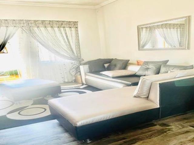 Townhouse for rent in Vosloorus, Gauteng