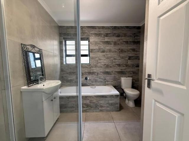 Townhouse for rent in Nelson Mandela Bay Ward 18, Nelson Mandela Bay Metropolitan Municipality