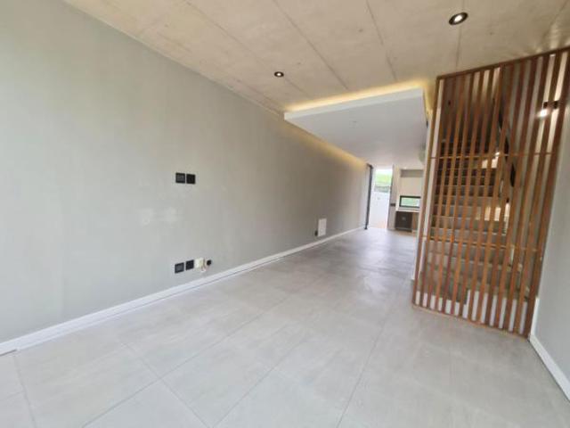 Townhouse for rent in Seaview, Kwazulu-natal