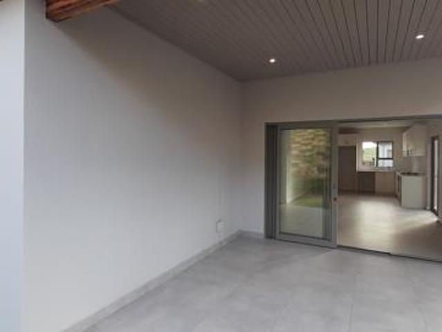 Townhouse for rent in Seaview, Kwazulu-natal