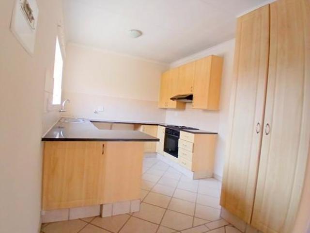 Townhouse for rent in Waterkloof, Gauteng