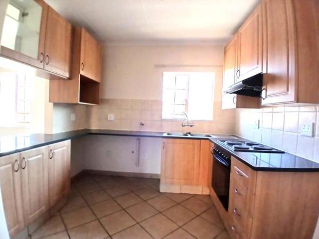 Townhouse for rent in Waterkloof, Gauteng