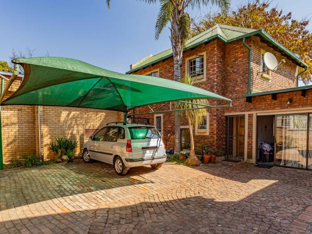 Townhouse for sale in Waterkloof, Gauteng