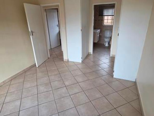 Townhouse for rent in Waterkloof, Gauteng