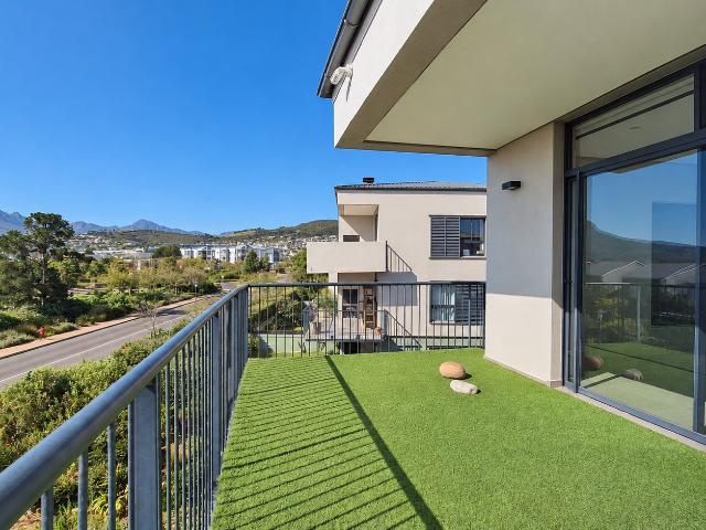 Townhouse for rent in Somerset West, City of Cape Town