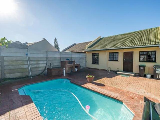 Townhouse for sale in Cape Town, Western Cape
