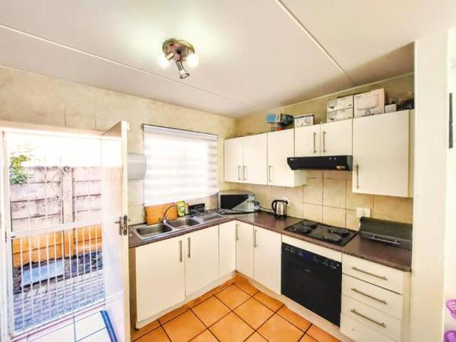 Townhouse for rent in Vosloorus, Gauteng