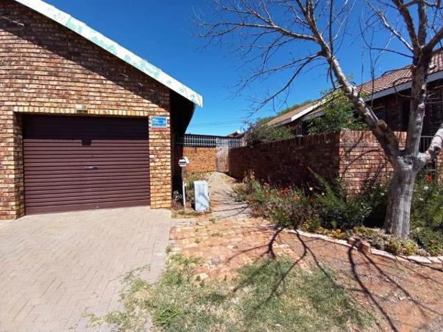 Townhouse for sale in Frances Baard, Northern Cape