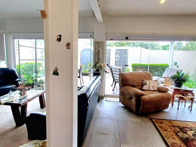 Townhouse for sale in Johannesburg, East