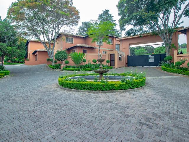 Townhouse for sale in Waterkloof, Gauteng