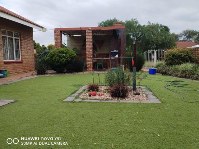 Townhouse for sale in Dr Kenneth Kaunda, North West