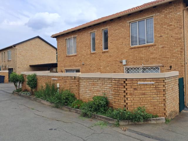 Townhouse for sale in Nooitgedacht, Gauteng