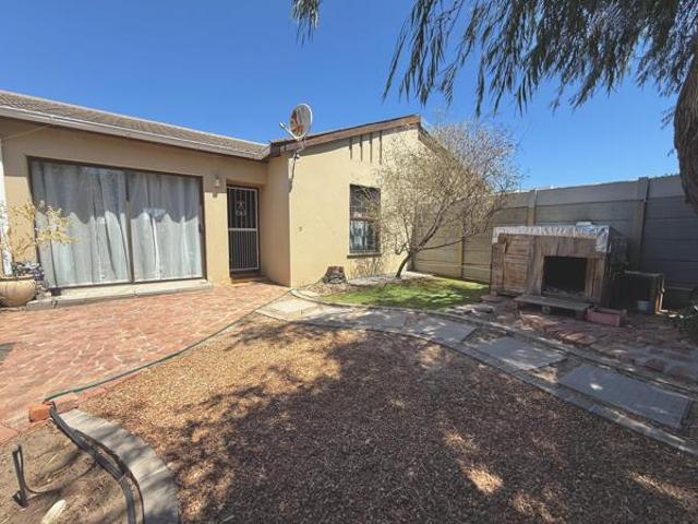 Townhouse for sale in Cape Town, Western Cape