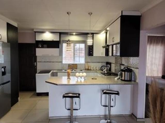 Townhouse for rent in Jansenpark, City of Ekurhuleni Metropolitan Municipality