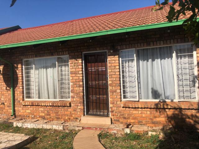 Townhouse for sale in Akasia, Gauteng