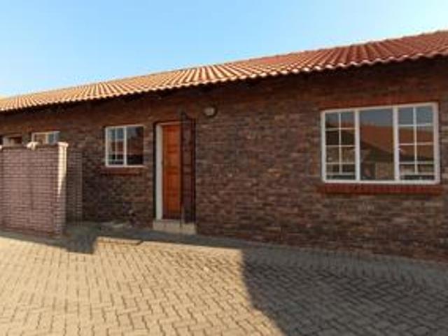 Townhouse for sale in Akasia, Gauteng