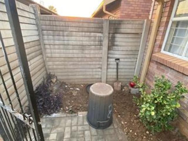 Townhouse for rent in Waterkloof, Gauteng