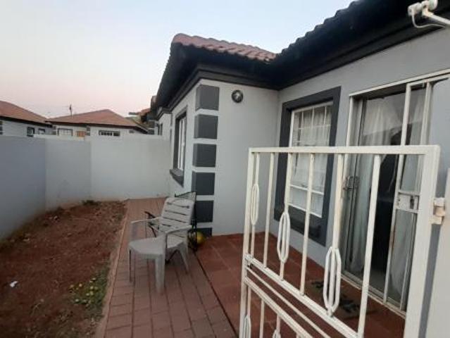 Townhouse for rent in Waterkloof, Gauteng