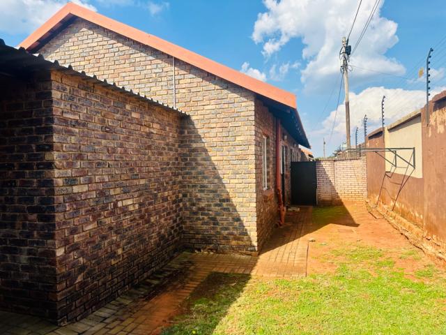 Townhouse for sale in Akasia, Gauteng