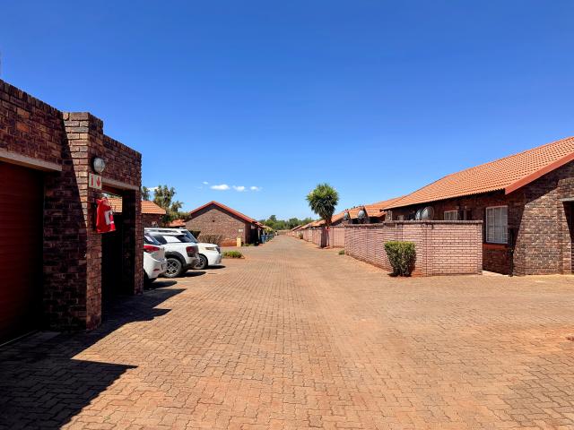 Townhouse for sale in Akasia, Gauteng
