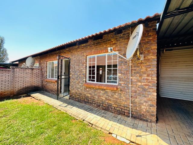 Townhouse for sale in Akasia, Gauteng