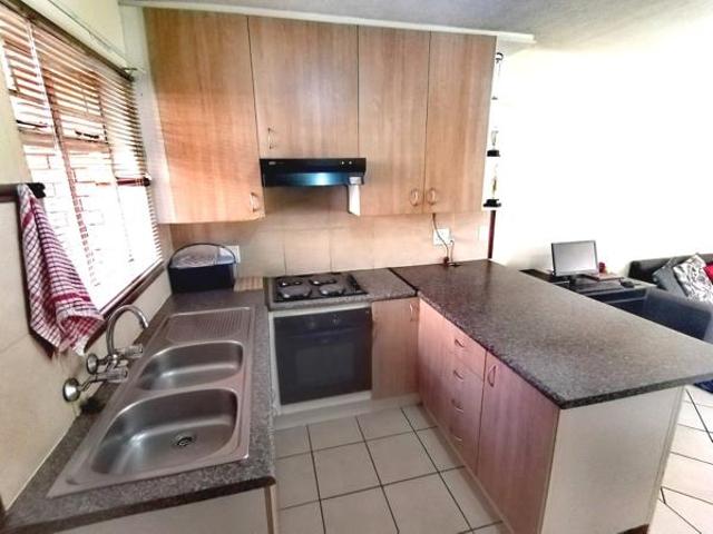 Townhouse for rent in Waterkloof, Gauteng