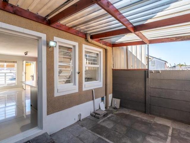 Townhouse for sale in Cape Town, Western Cape