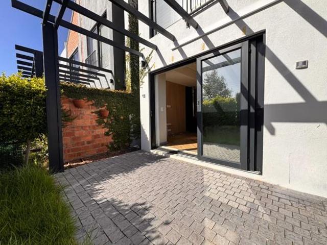 Townhouse for sale in Cape Town, Western Cape