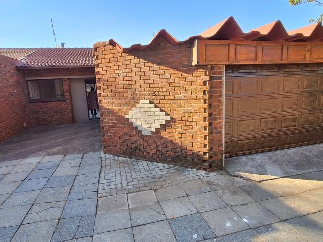 Townhouse for sale in Gert Sibande, Mpumalanga
