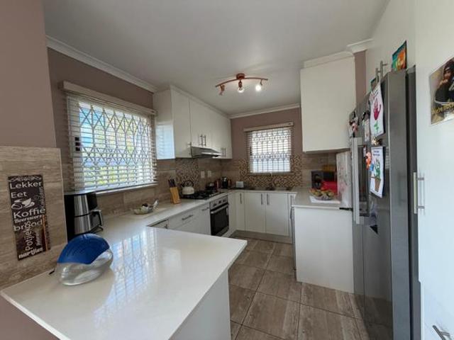 Townhouse for sale in Cape Town, Western Cape