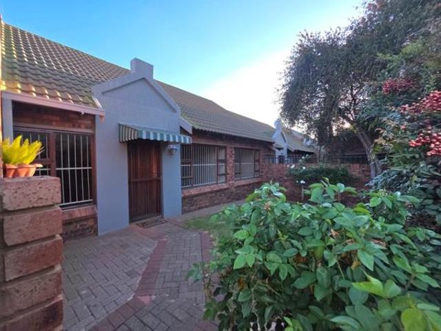 Townhouse for sale in Universitas, Bloemfontein