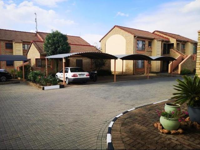 Townhouse for sale in Oranjeville, Free State