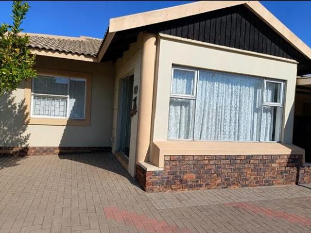 Townhouse for sale in Oranjeville, Free State