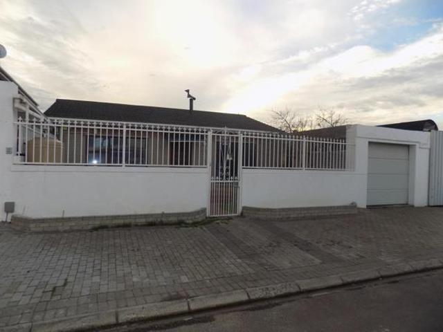 Townhouse for rent in Cape Town, Western Cape