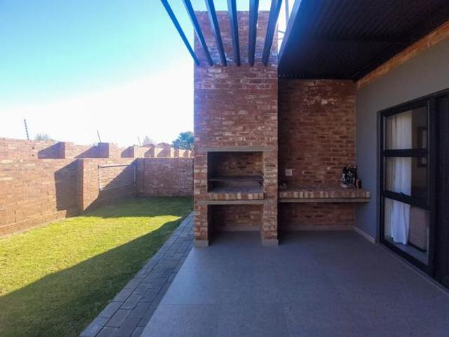 Townhouse for sale in Dr Kenneth Kaunda, North West