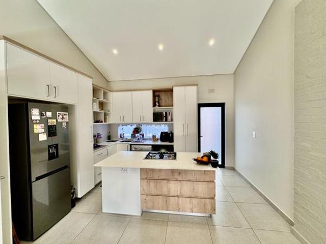 Townhouse for sale in Dr Kenneth Kaunda, North West