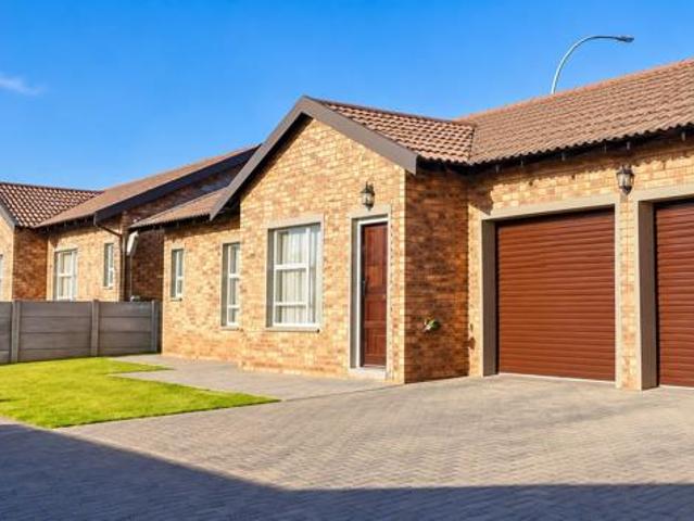 Townhouse for sale in Vanderbijlpark, Emfuleni Local Municipality