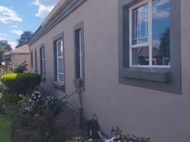 Townhouse for sale in Vanderbijlpark, Emfuleni Local Municipality