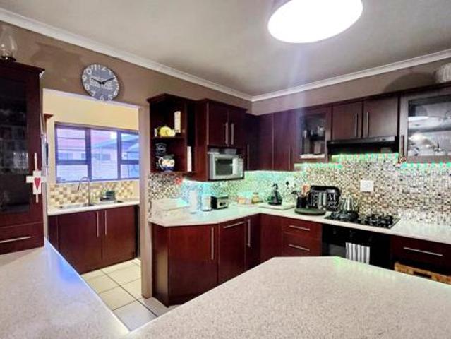 Townhouse for sale in Port Elizabeth, Eastern Cape