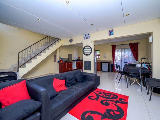 Townhouse for sale in Mount Moreland, Kwazulu-natal