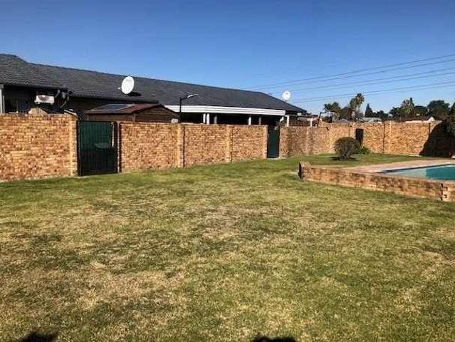 Townhouse for sale in Ekurhuleni, Gauteng