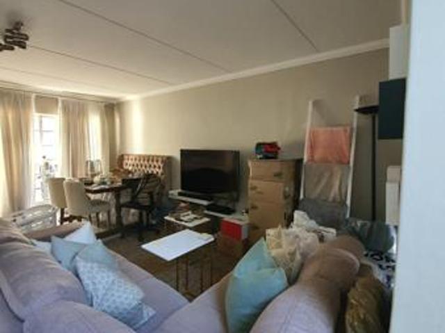 Townhouse for rent in Waterkloof, Gauteng