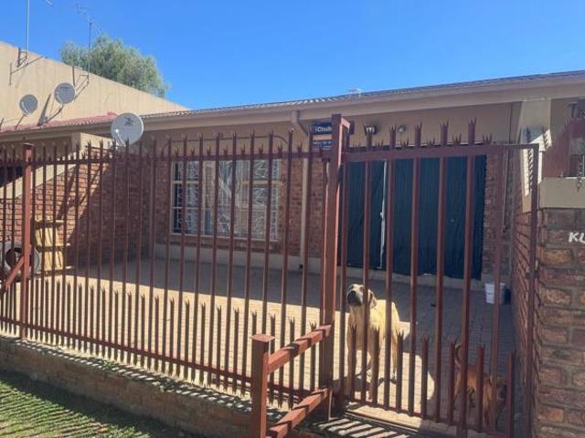 Townhouse for sale in Lejweleputswa, Free State