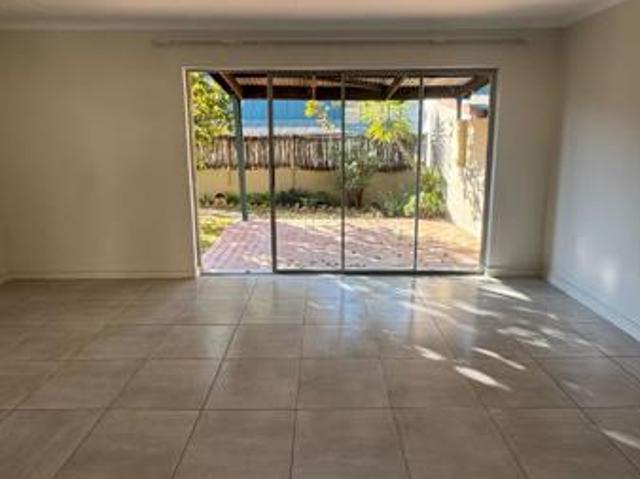Townhouse for rent in Waterkloof, Gauteng