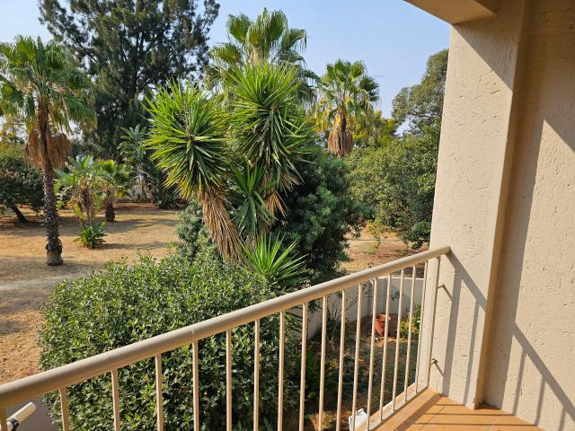 Townhouse for rent in Waterkloof, Gauteng
