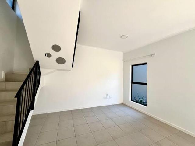 Townhouse for rent in Seaview, Kwazulu-natal
