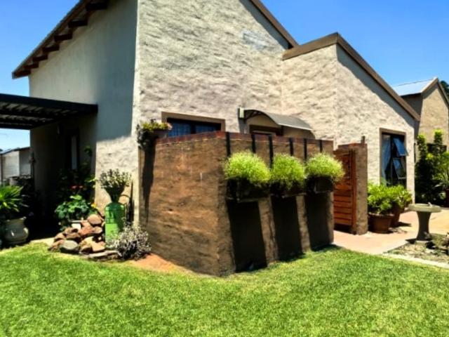 Townhouse for sale in Tlhabane, North West