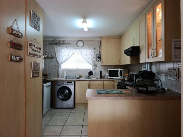 Townhouse for sale in Jeffreys Bay, Kouga Local Municipality